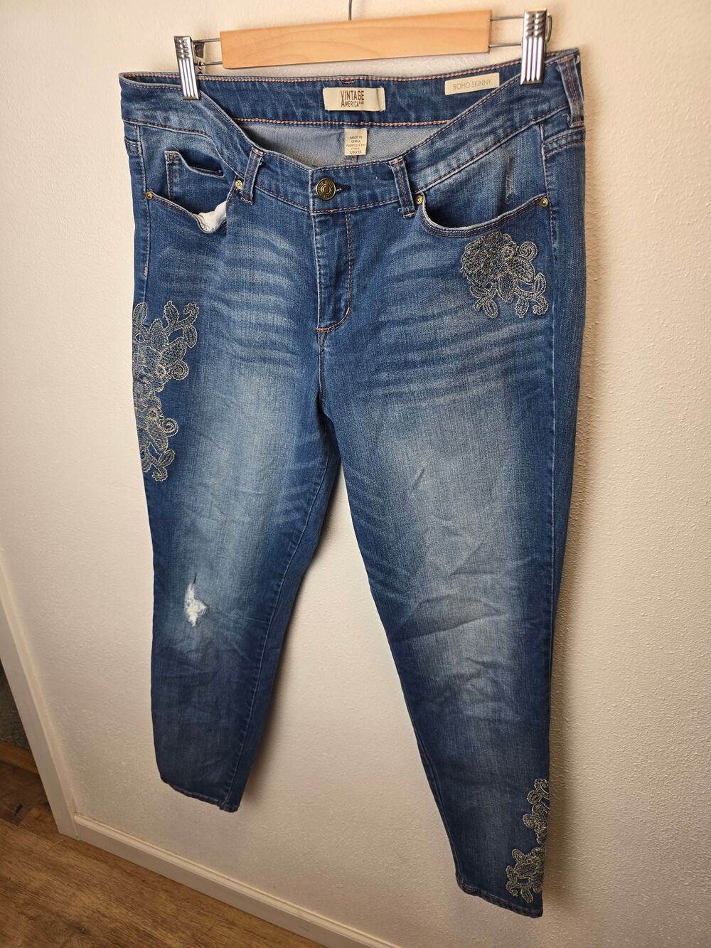 Vintage America Blues Boho Skinny Jeans Womens 12R/31 Floral Embroidered